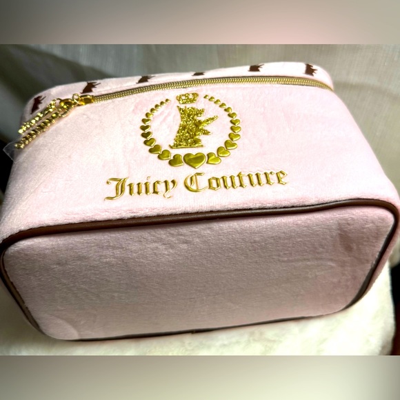 NEW Juicy Couture Pink Fuzzy Travel Cosmetics Bag - Picture 5 of 8
